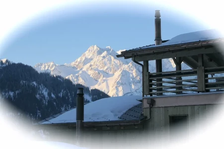 Une vue magnifique sur le Dolent depuis le village de Commeire. Commeire10 Web