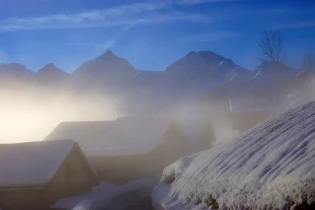 Commeire se devine dans la brume du matin. Commeire2 Web