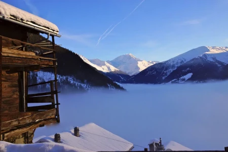 Commeire dominant une mer de brouillard Commeire5 Web