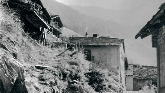 Le four banal de Commeire, à l'entrée du village Commeirev3