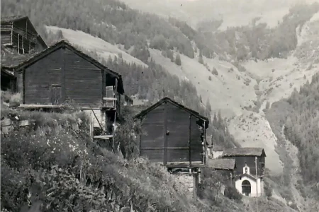 Vieilles granges situées près de la chapelle St.Théodule de Commeire Commeirev4